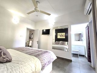 Photo B of this room