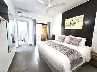 Photo H of this room