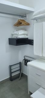 Photo B of this room