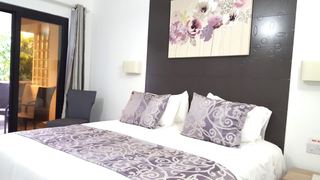 Photo D of this room