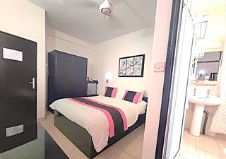 Photo B of this room