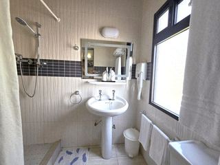 Photo F of this room