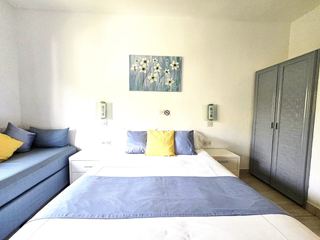 Photo B of this room