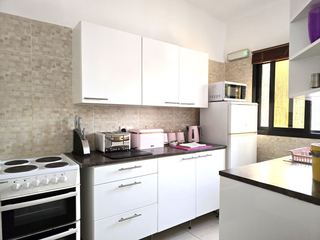 Photo B of this room