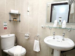 Photo F of this room