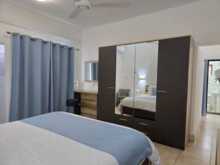 Photo B of this room