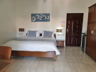 Photo B of this room