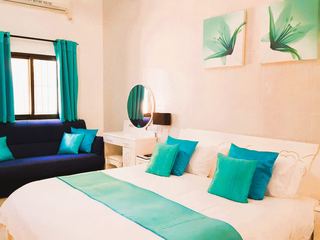 Photo B of this room