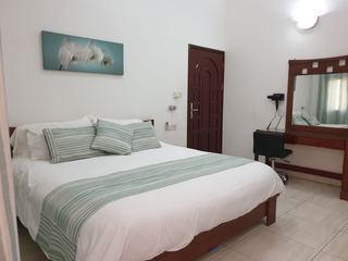 Photo D of this room