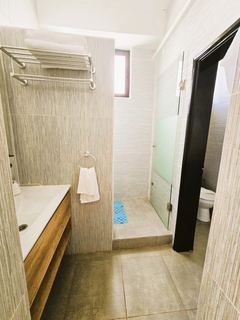 Photo B of this room
