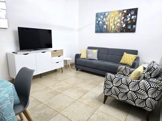 Photo J of this room